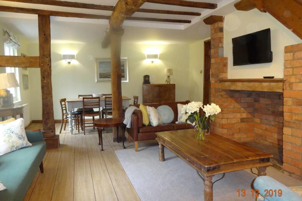 Lovely Old Cottage Stratford-upon-Avon Exterior photo